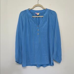 Lilly Pulitzer Shirt Size M Blue Blouse with Relaxed V-Neck and Buttoned Style